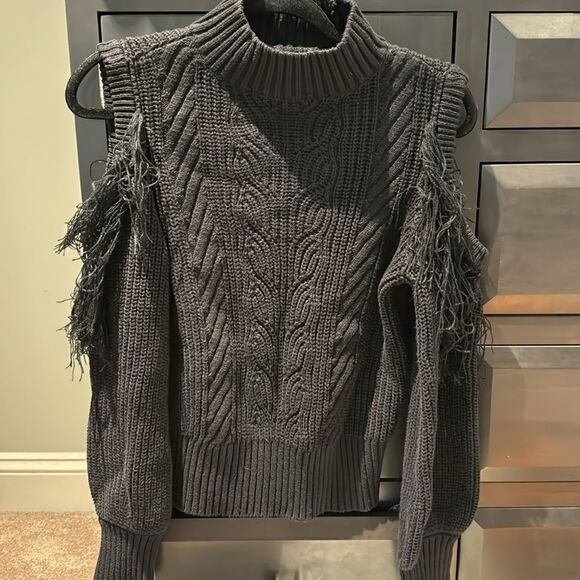 Cold shoulder black fringe sweater! Size M INC NWT - Picture 7 of 9
